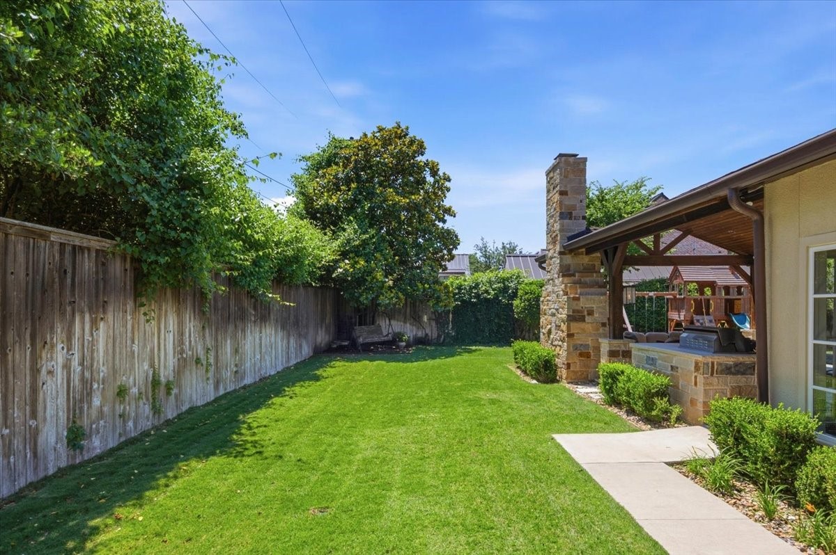 1301 Thomas Place Fort Worth TX 76107