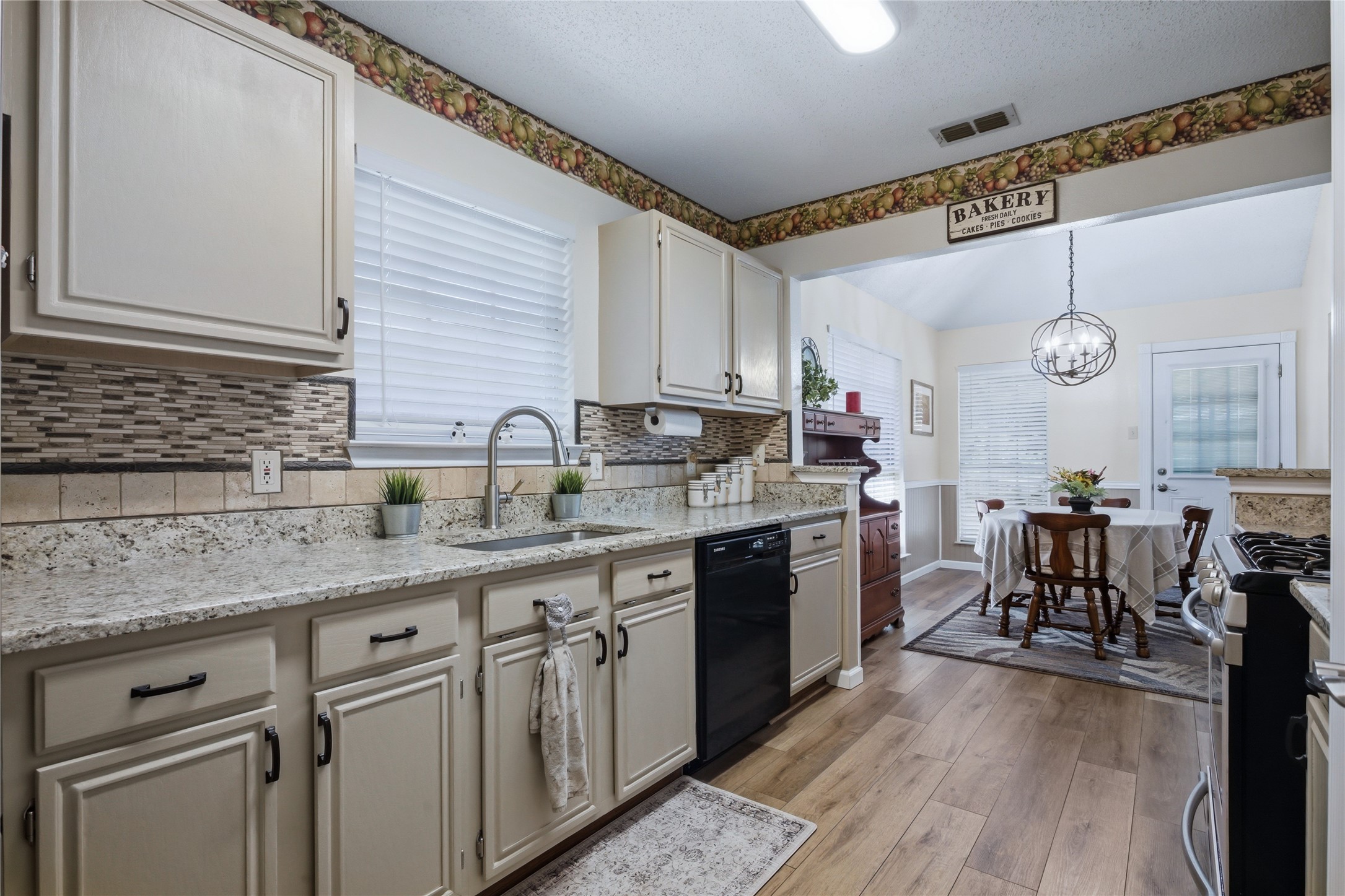 4511 Queenswood Drive Grand Prairie TX 75052