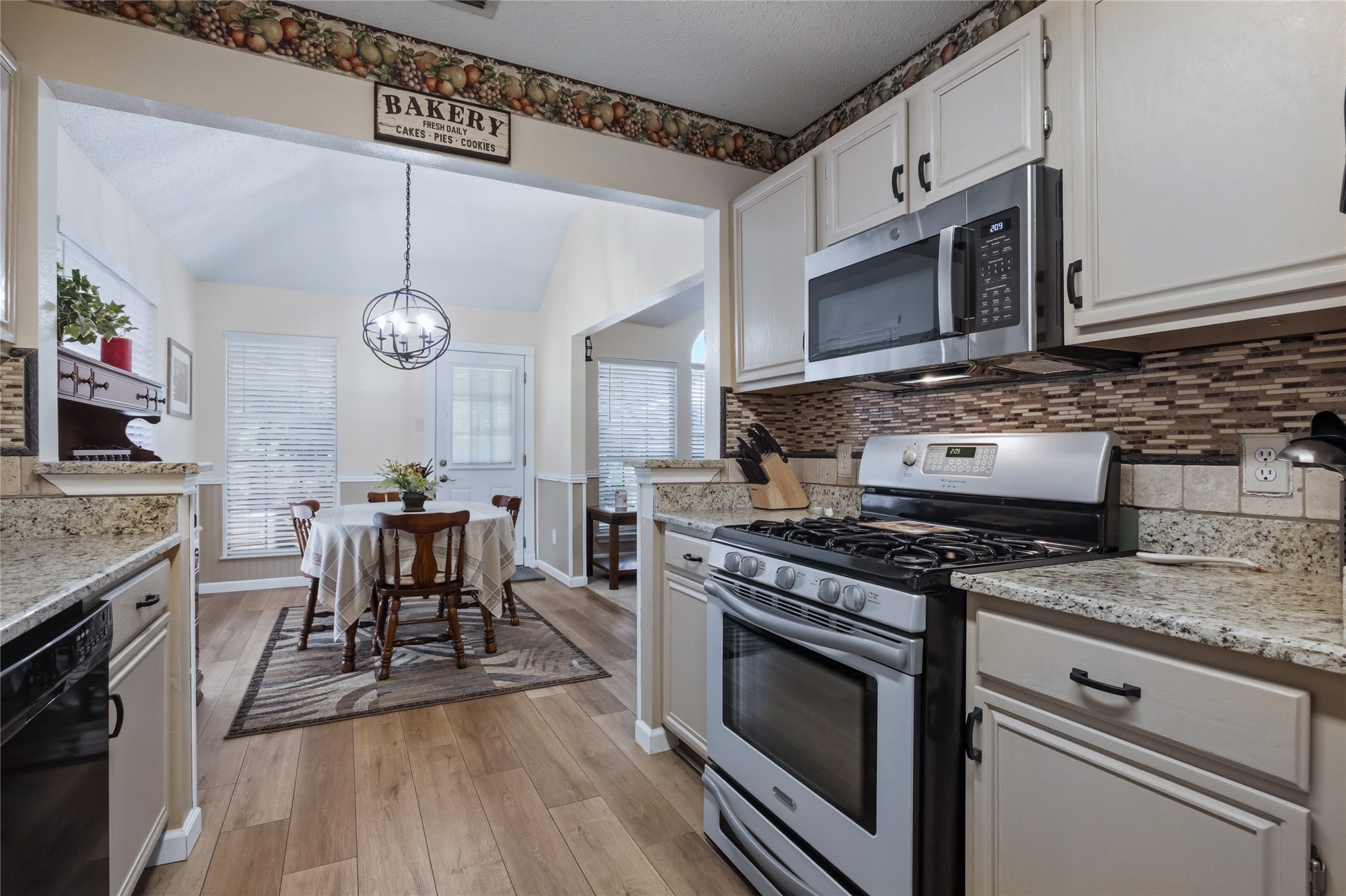 4511 Queenswood Drive Grand Prairie TX 75052