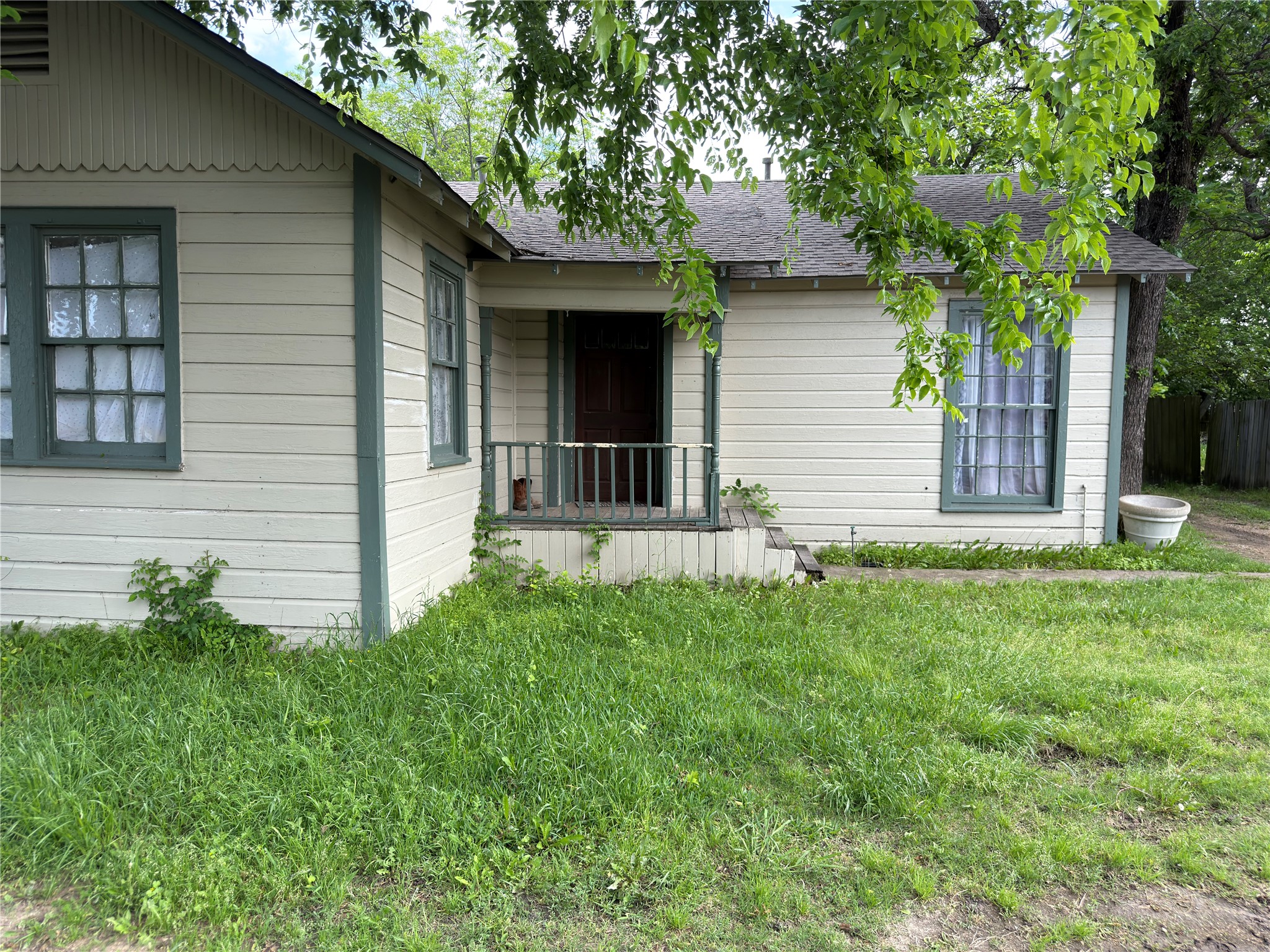 212 E 8th Street Ferris TX 75125