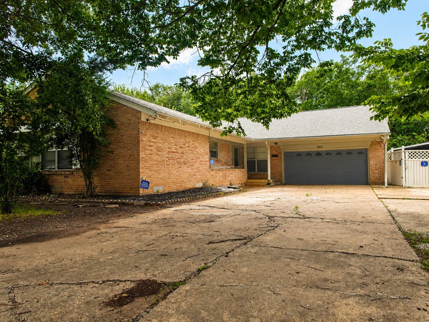 627 Kingston Drive Irving TX 75061