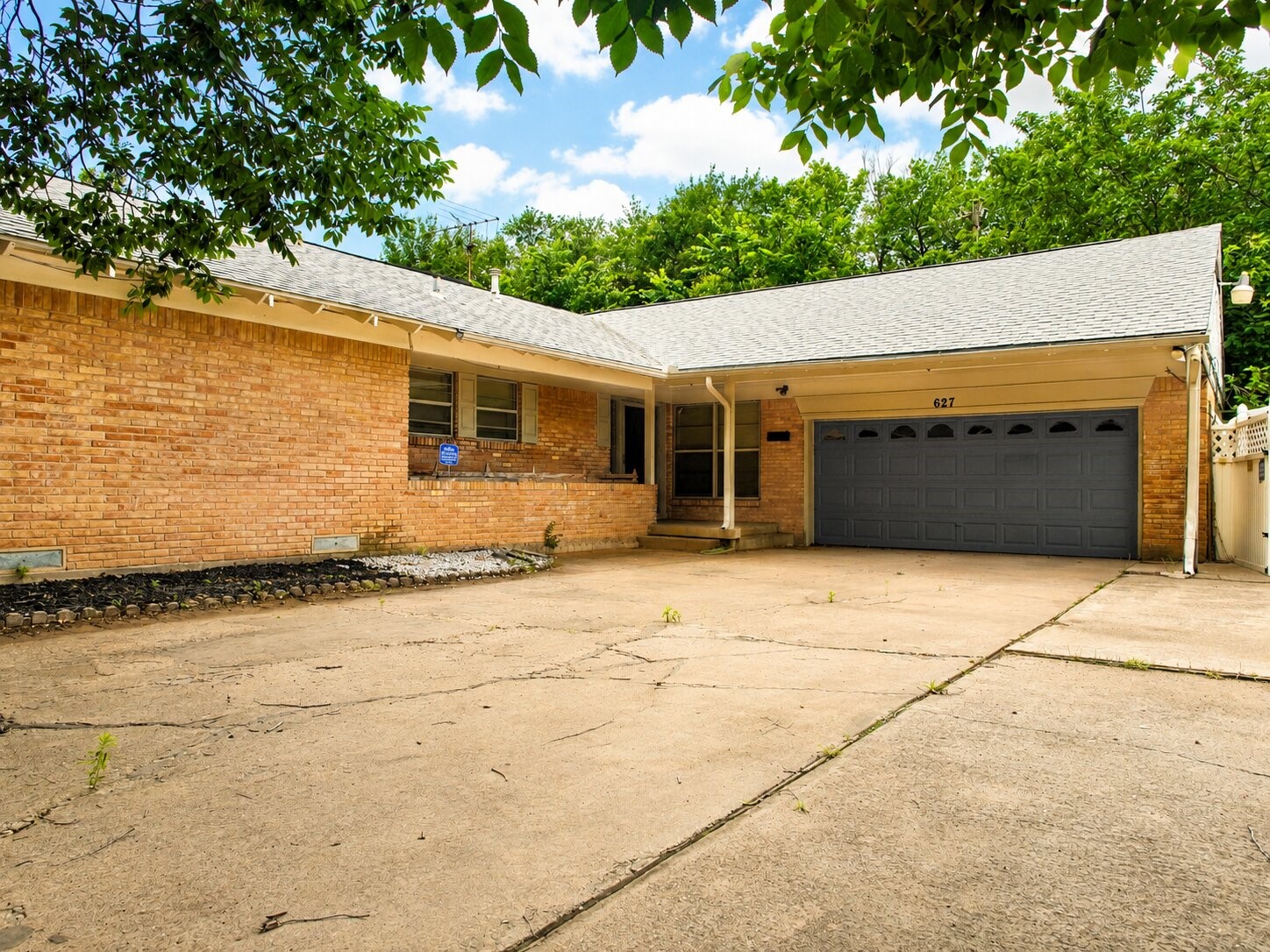 627 Kingston Drive Irving TX 75061
