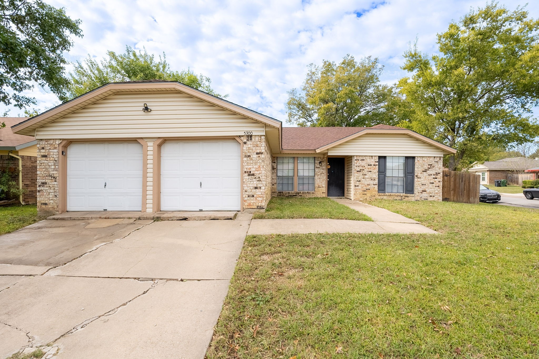 5300 Virburnum Court Arlington TX 76018