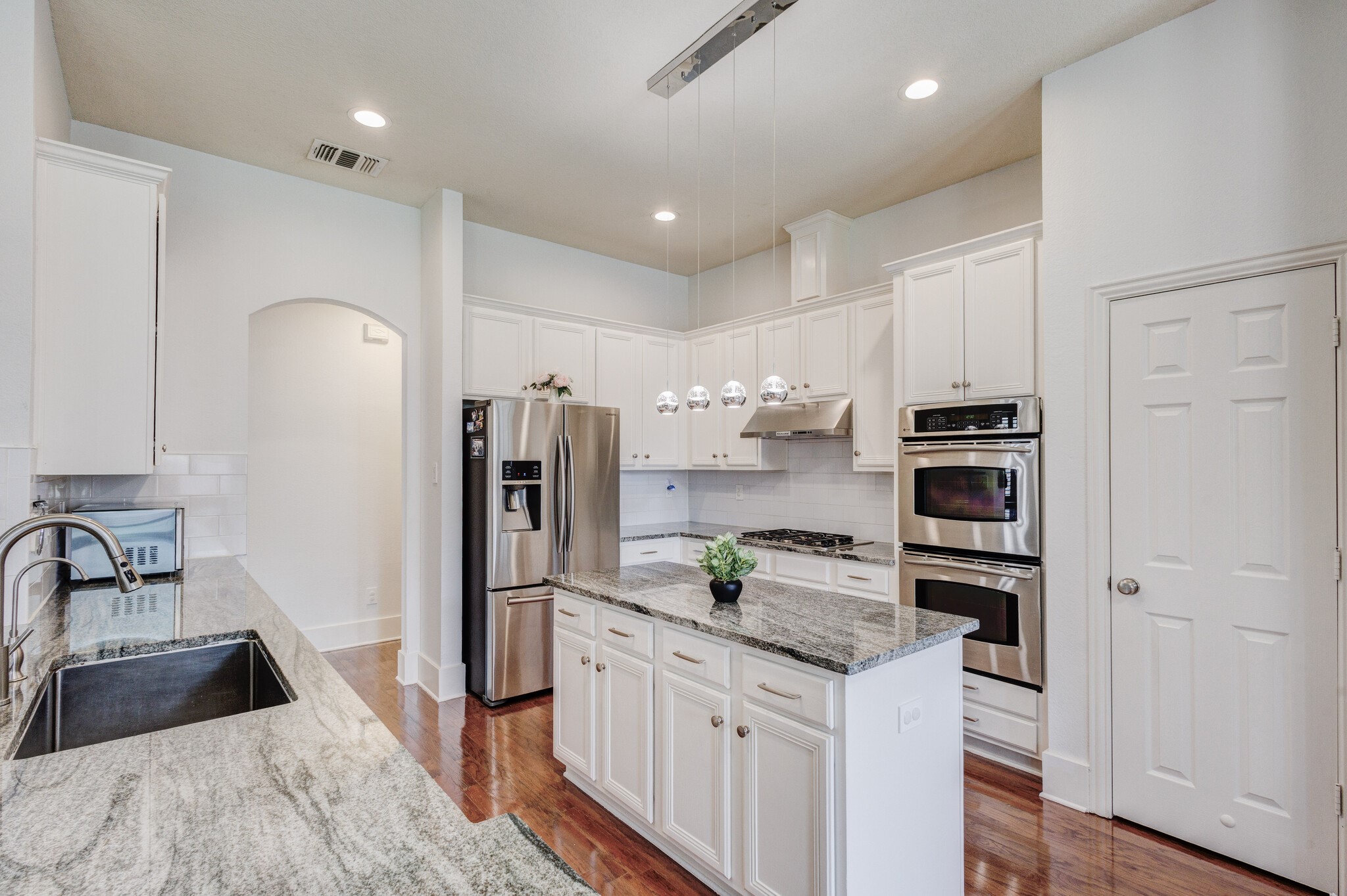 9718 Wolf Creek Drive Irving TX 75063
