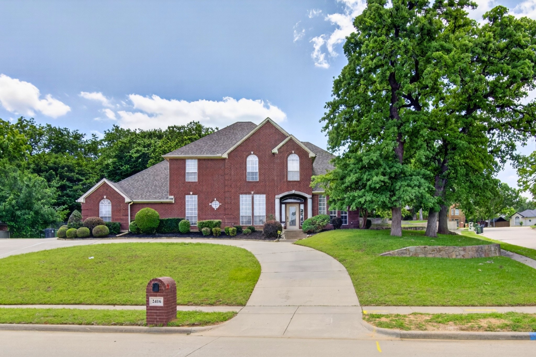 2416 Park Run Drive Arlington TX 76016