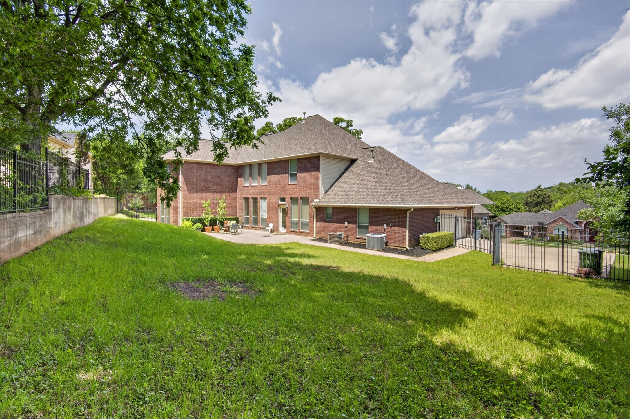 2416 Park Run Drive Arlington TX 76016