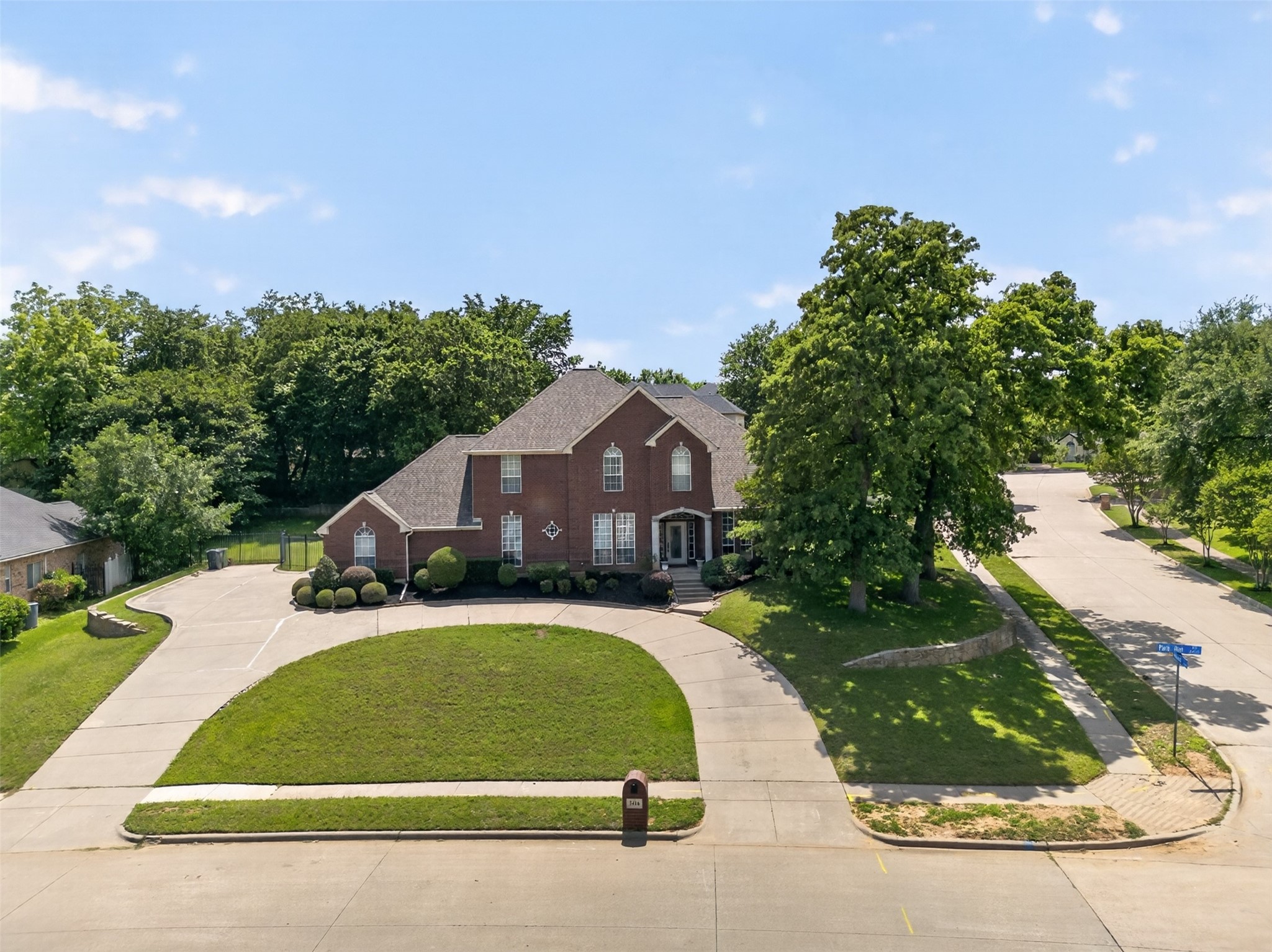 2416 Park Run Drive Arlington TX 76016