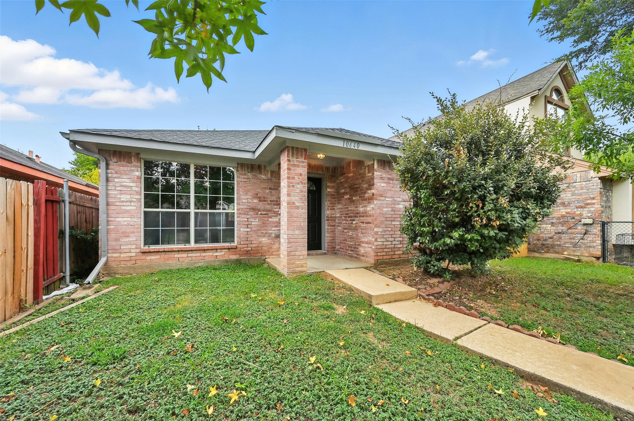 10640 Woodleaf Drive Dallas TX 75227