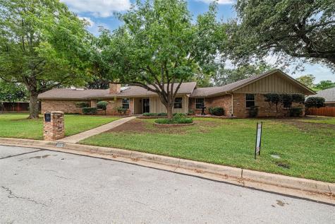 1708 Lincrest Court Arlington TX 76012