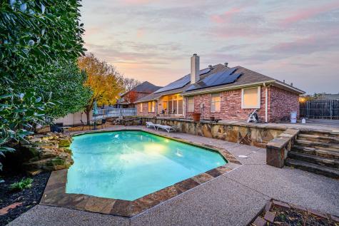 713 Crystal Lane Hurst TX 76054