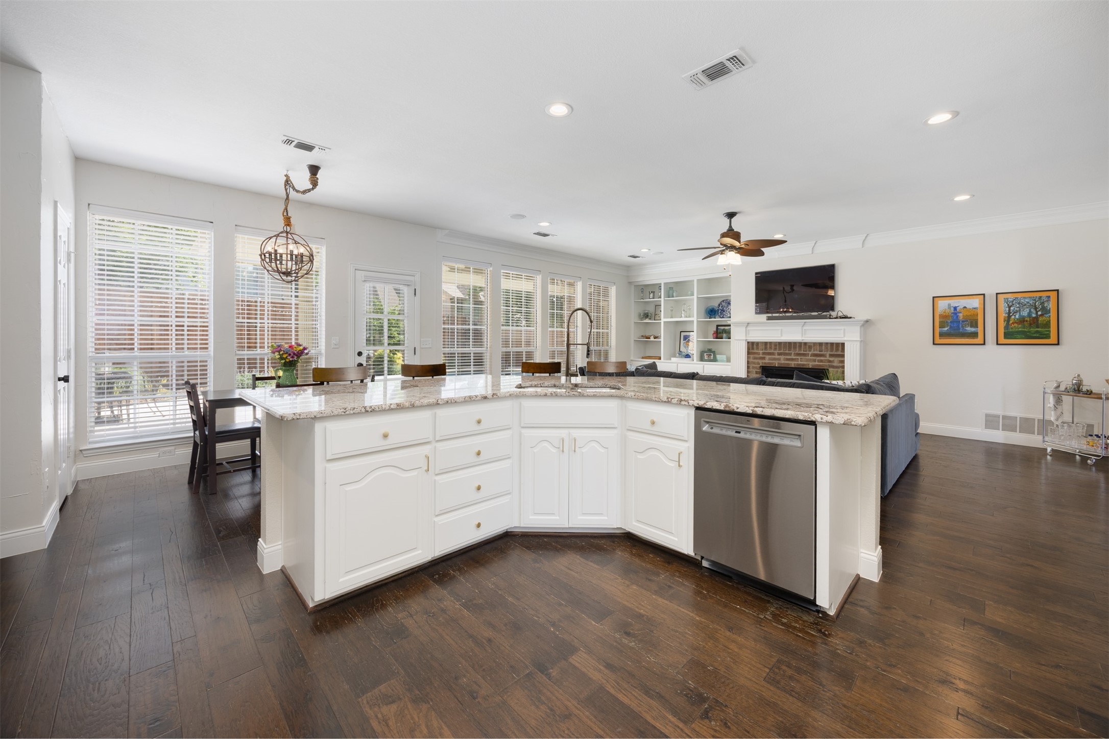 2823 Roundrock Mckinney TX 75072