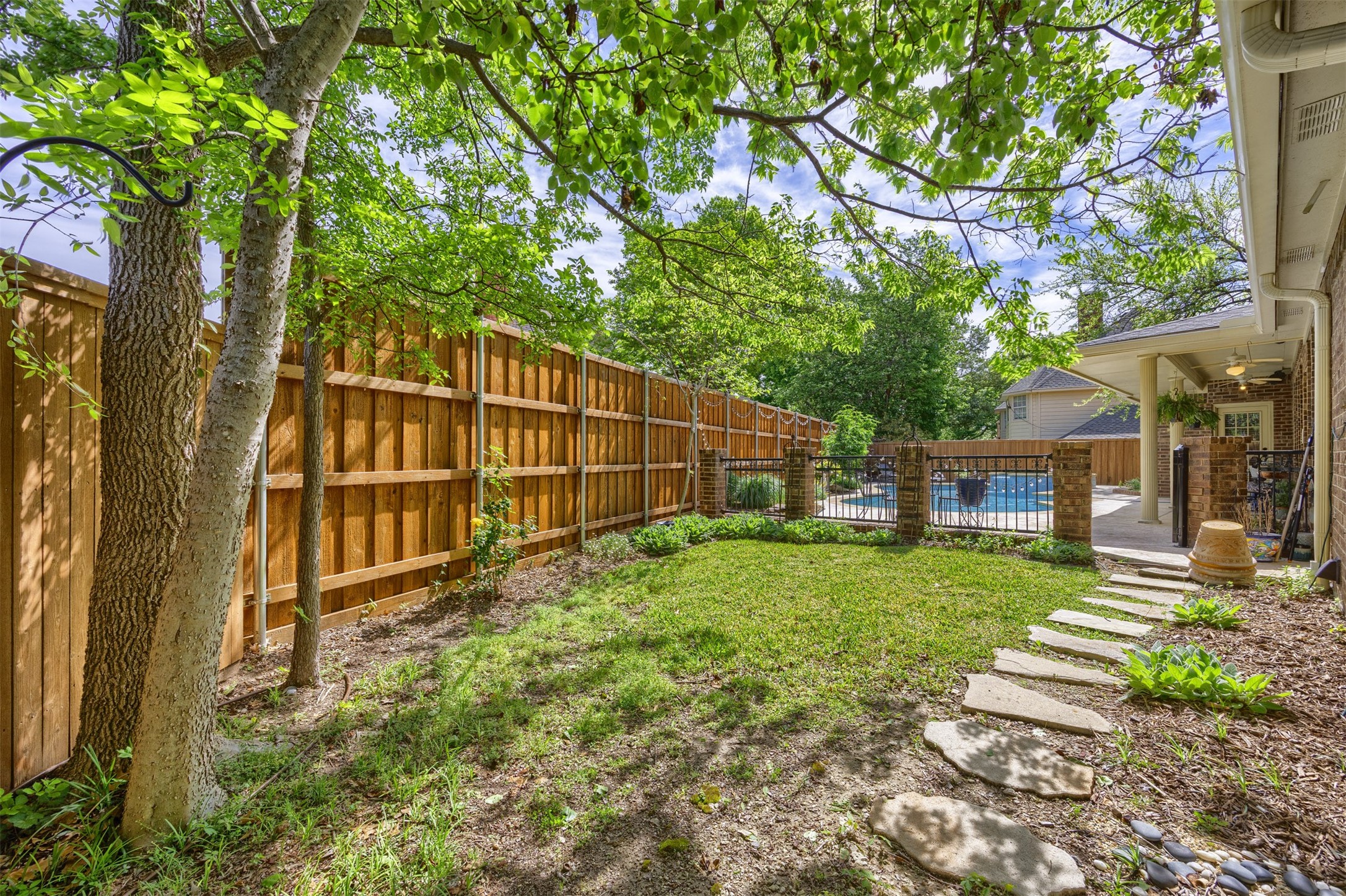 2823 Roundrock Mckinney TX 75072