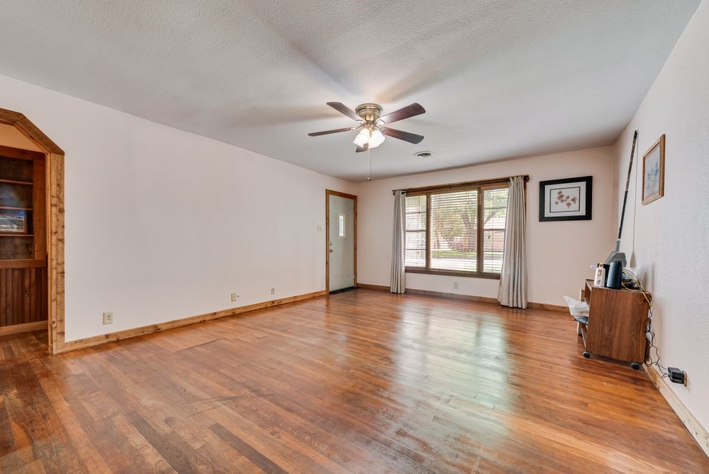 3917 Menn Street Haltom City TX 76117