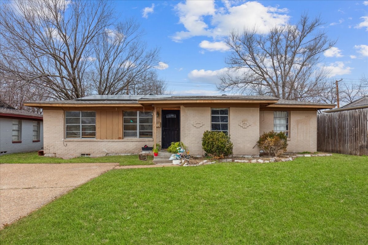1413 Richard Street Mesquite TX 75149