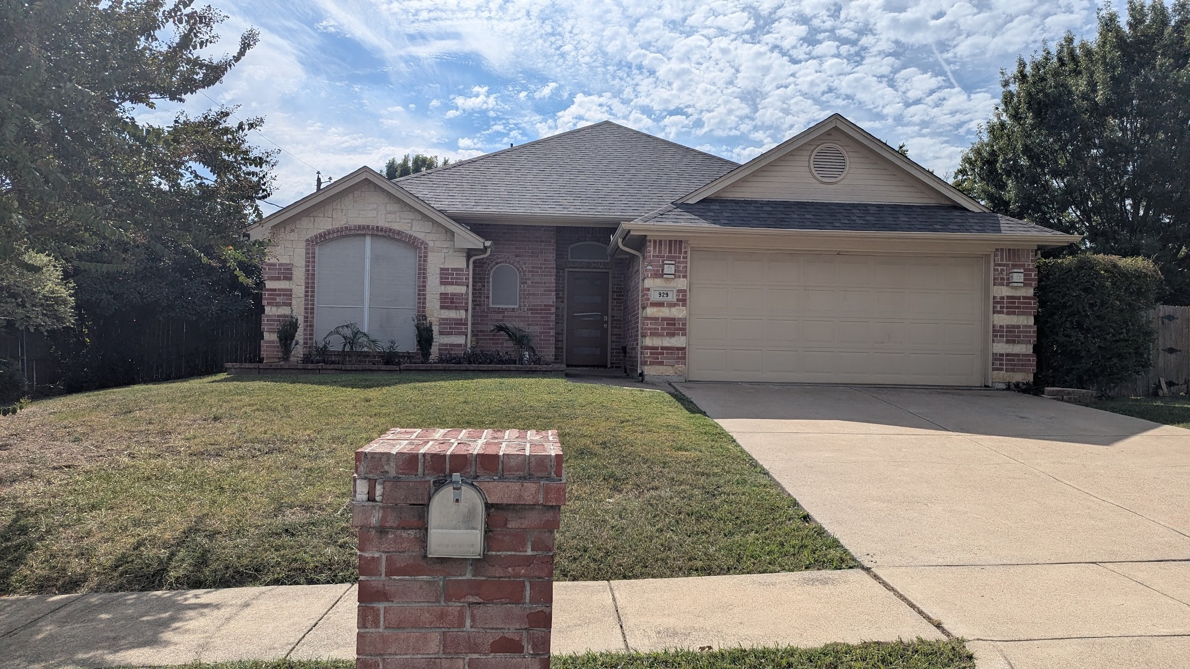 929 Meadowcrest Drive Burleson TX 76028