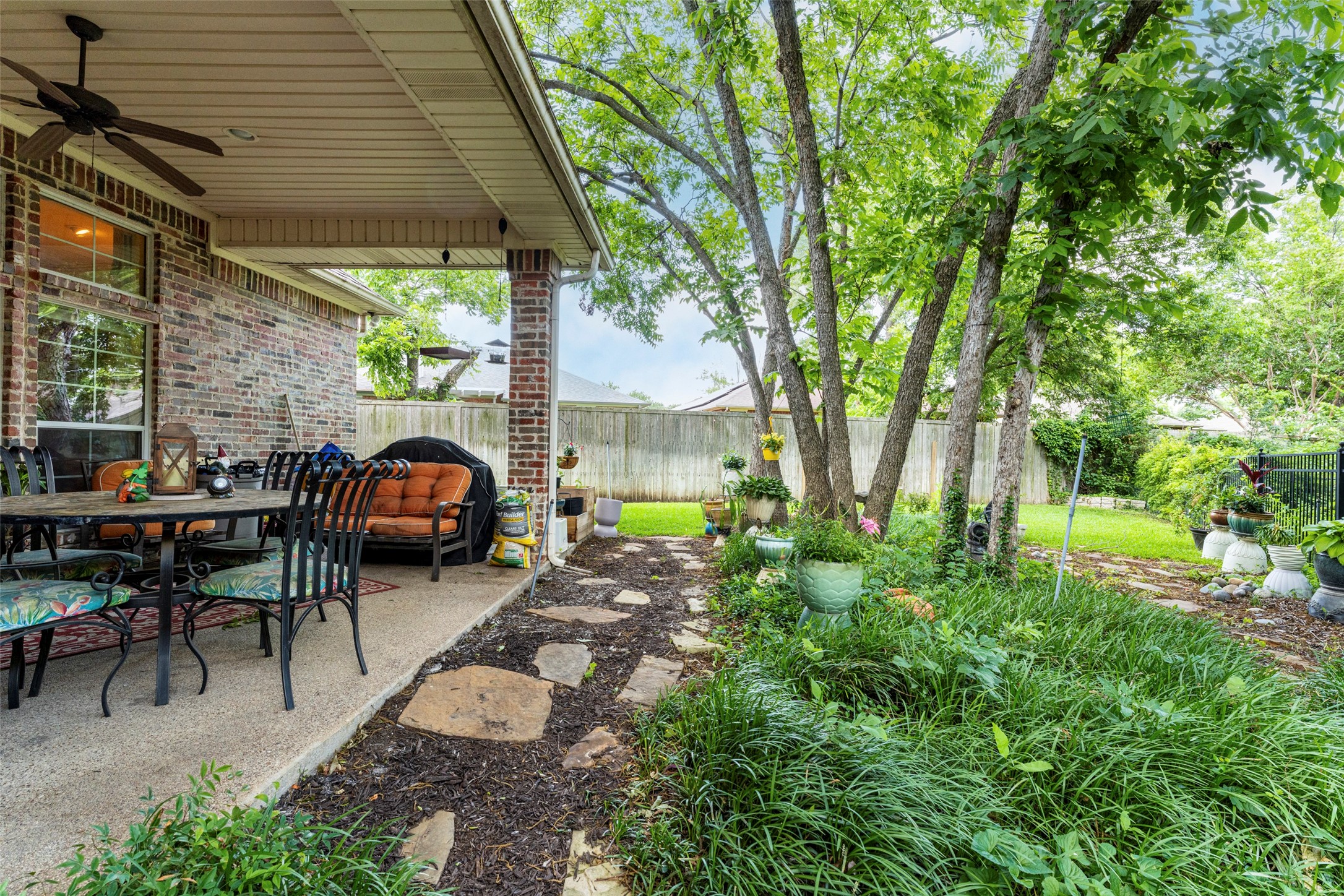 2006 Channing Park Drive Arlington TX 76013