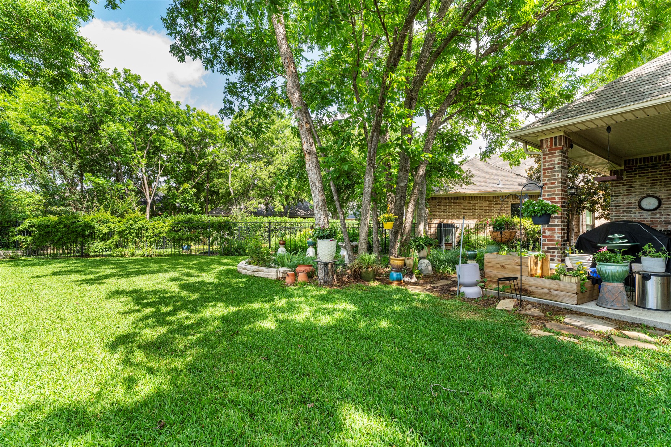 2006 Channing Park Drive Arlington TX 76013