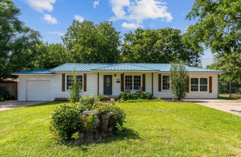 621 Skelly Street Crowley TX 76036