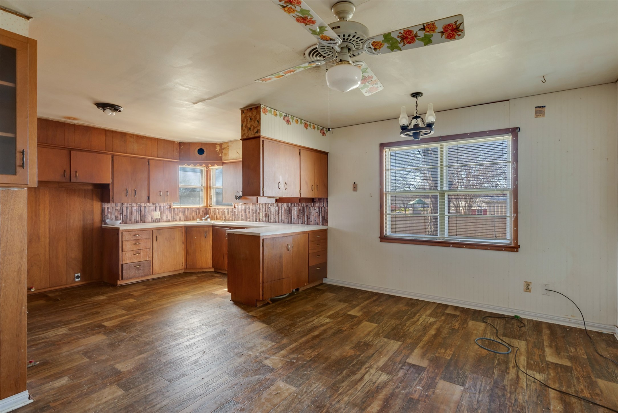207 N King Street Henrietta TX 76365