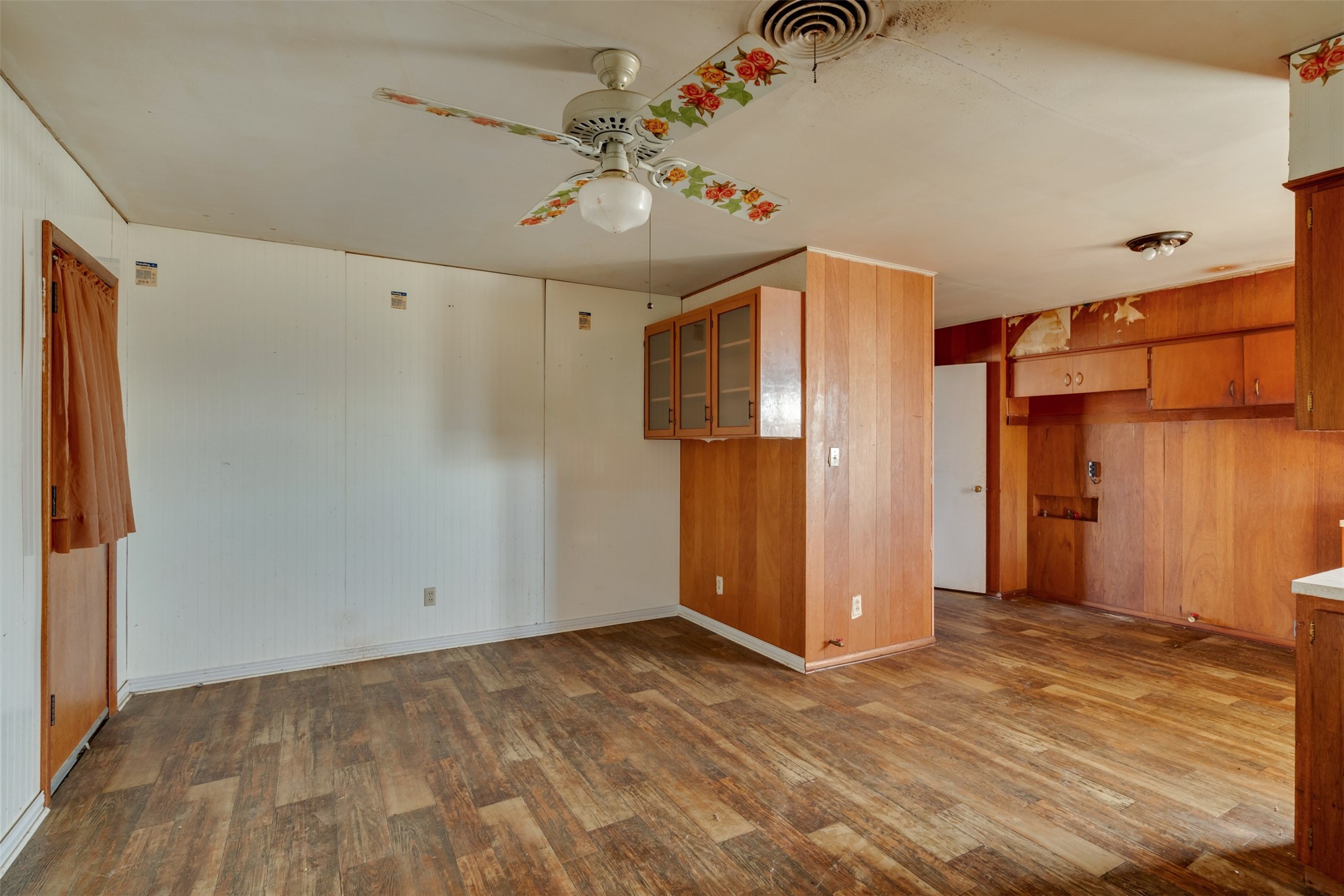207 N King Street Henrietta TX 76365