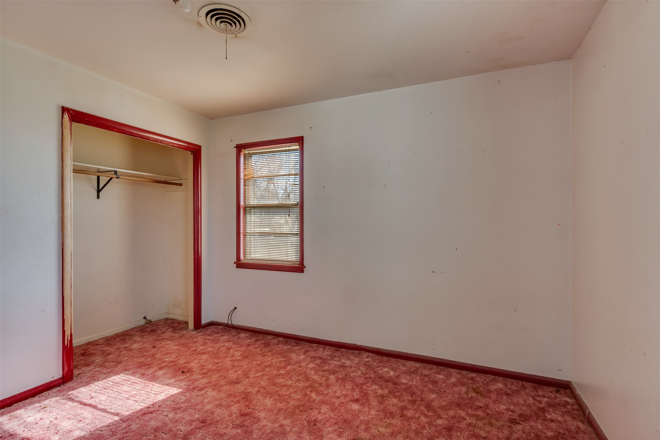 207 N King Street Henrietta TX 76365