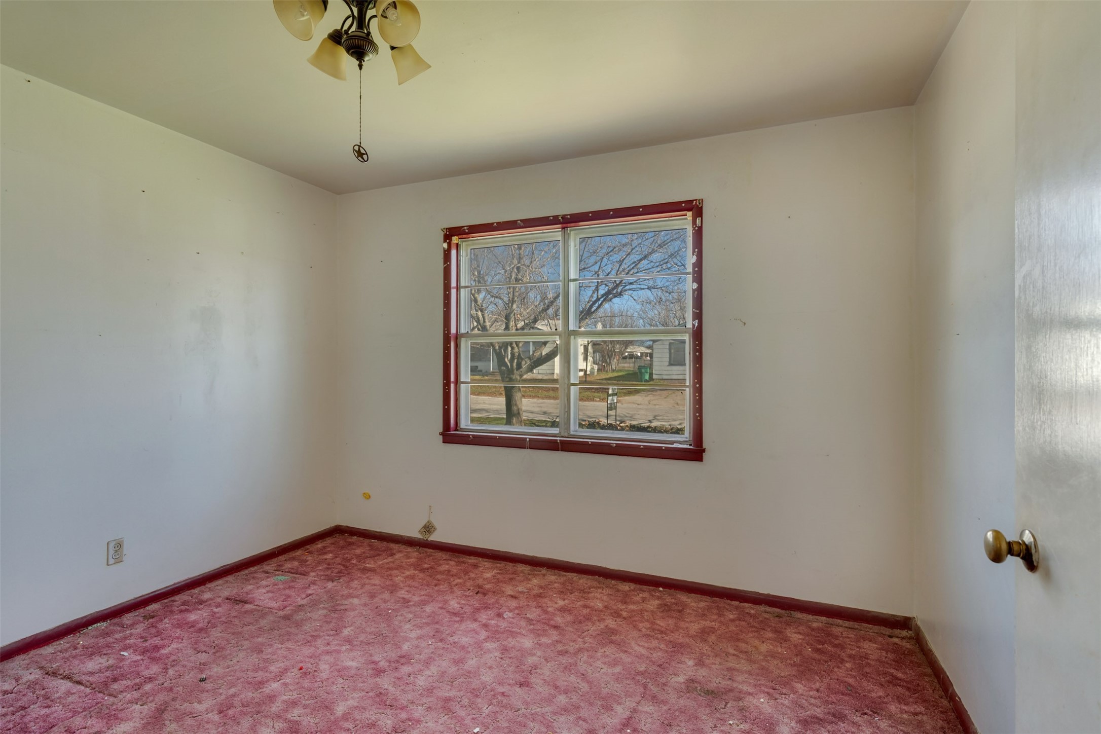207 N King Street Henrietta TX 76365
