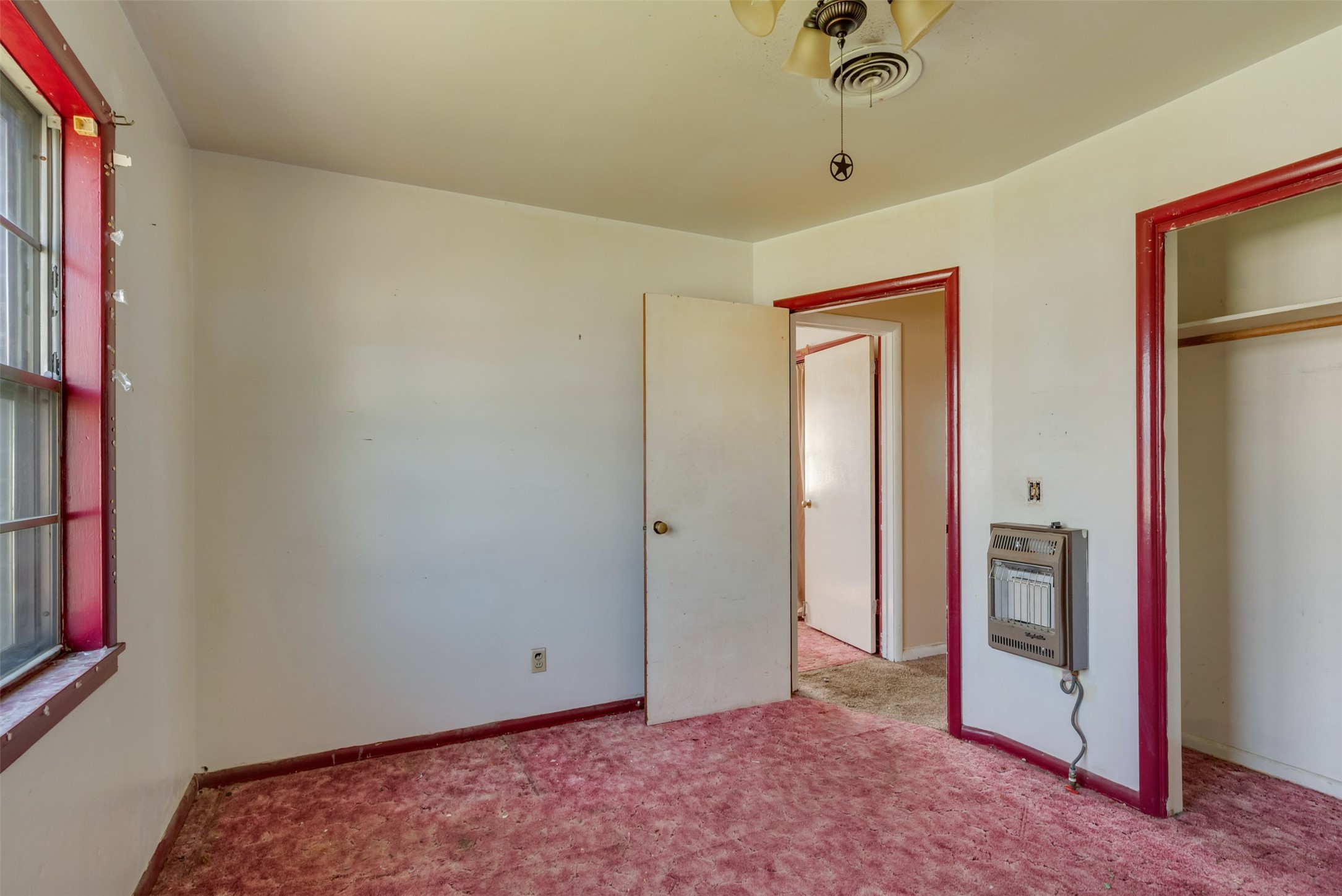 207 N King Street Henrietta TX 76365