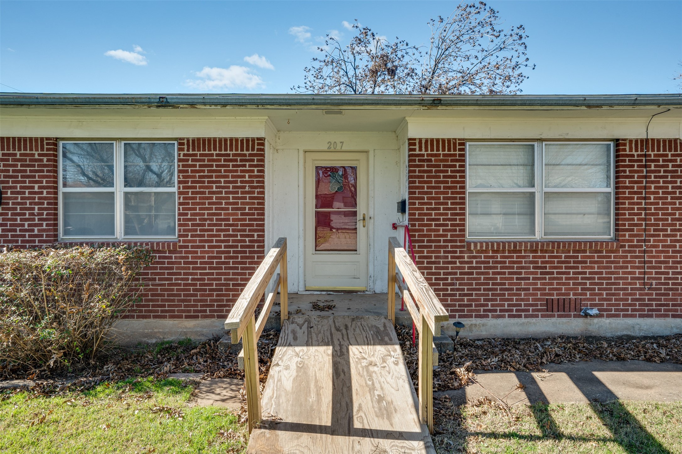 207 N King Street Henrietta TX 76365