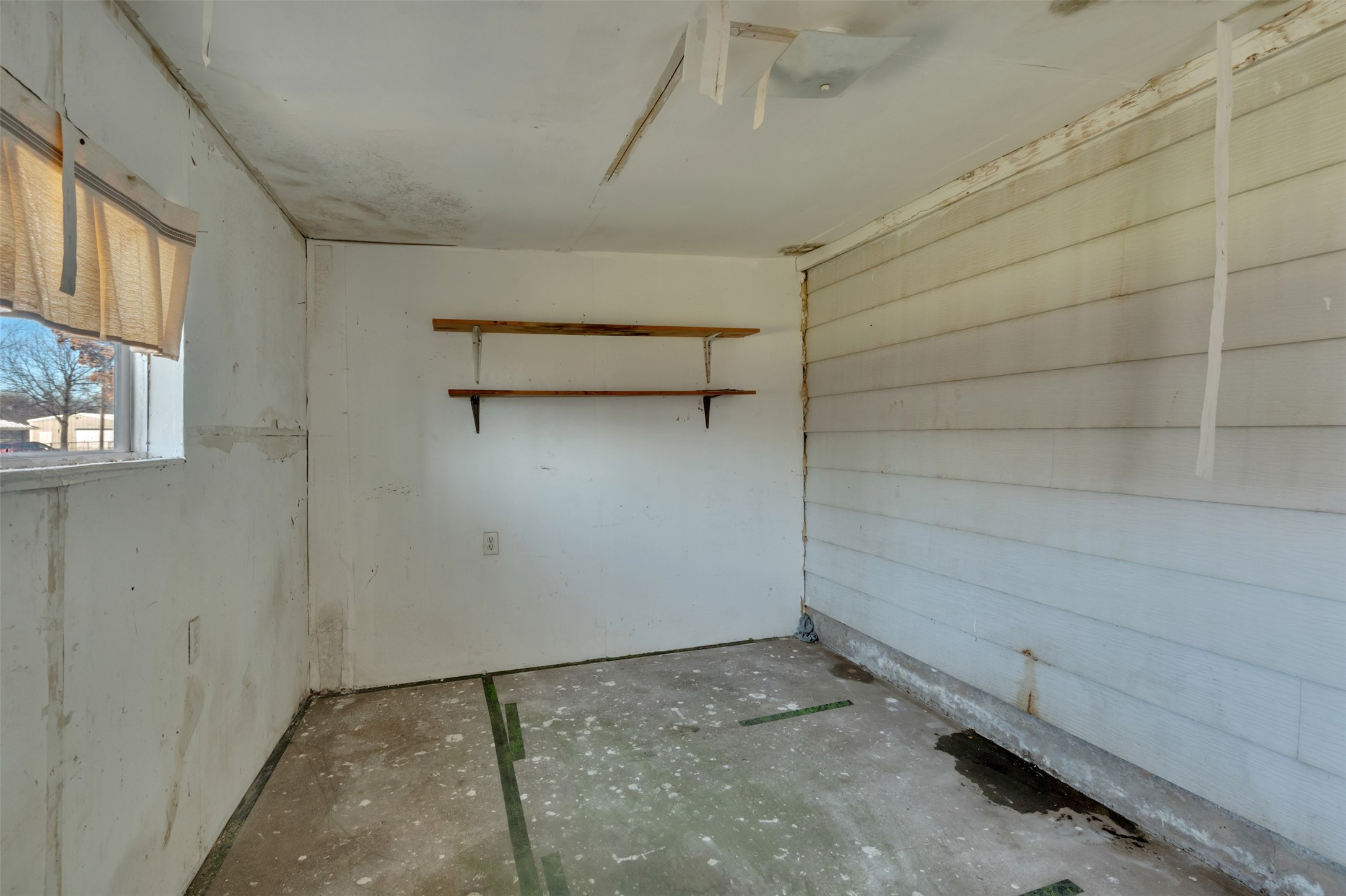 207 N King Street Henrietta TX 76365