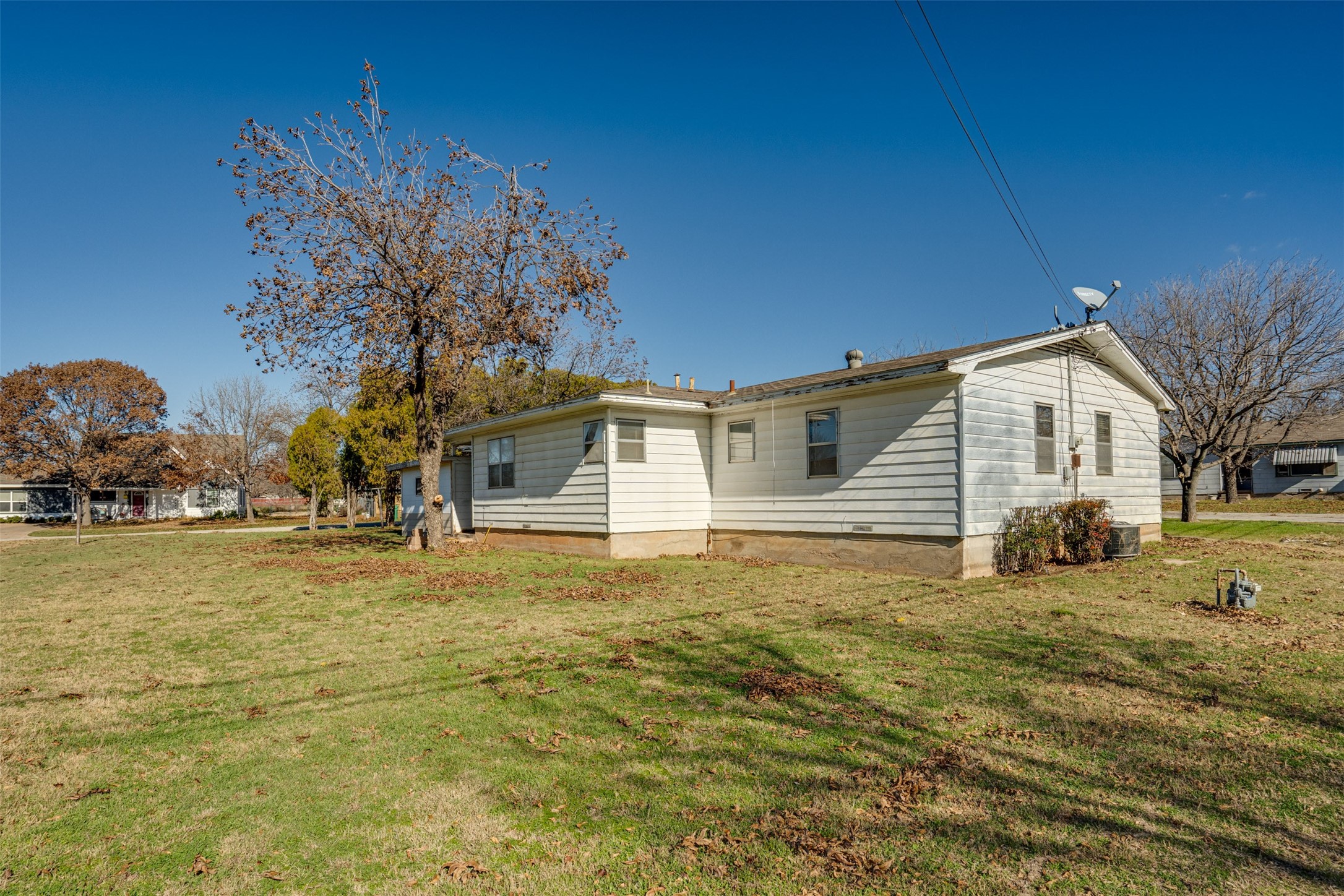 207 N King Street Henrietta TX 76365