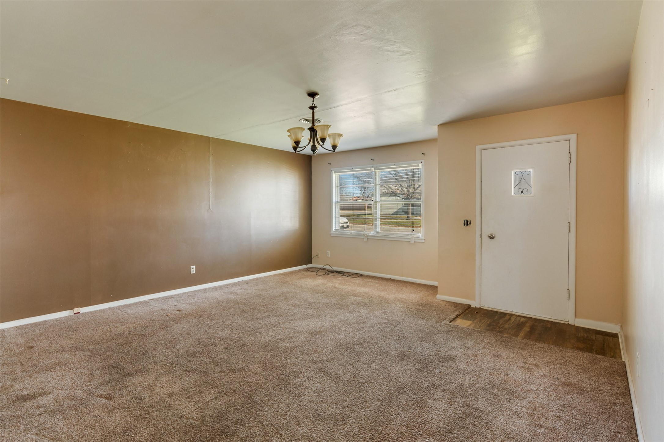 207 N King Street Henrietta TX 76365