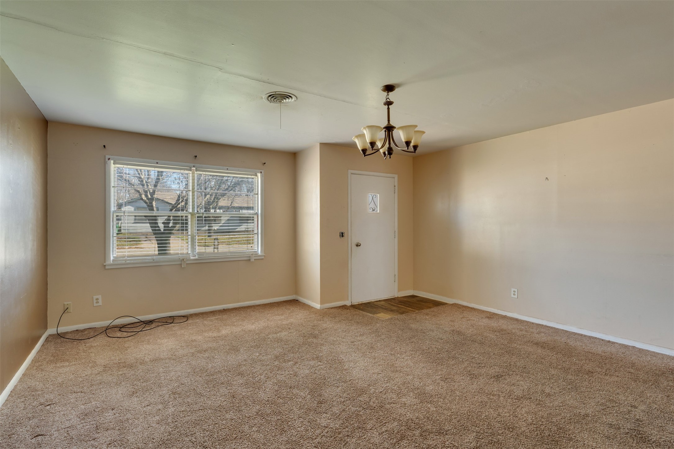 207 N King Street Henrietta TX 76365