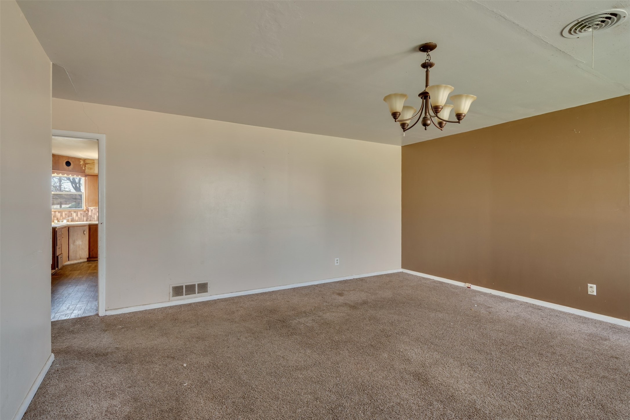 207 N King Street Henrietta TX 76365