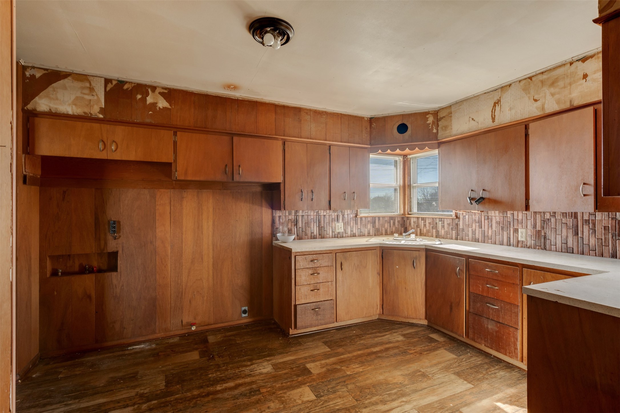 207 N King Street Henrietta TX 76365