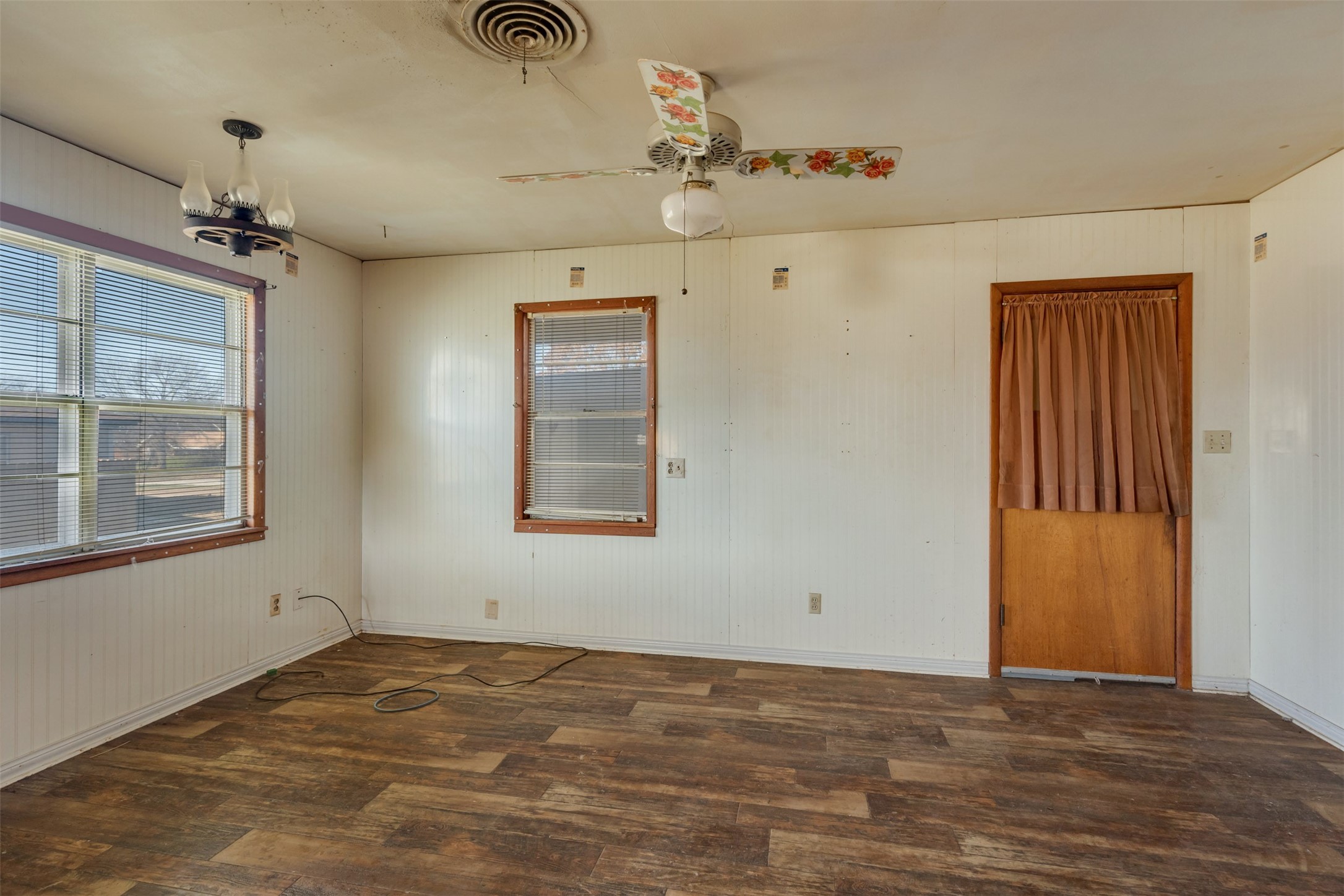 207 N King Street Henrietta TX 76365