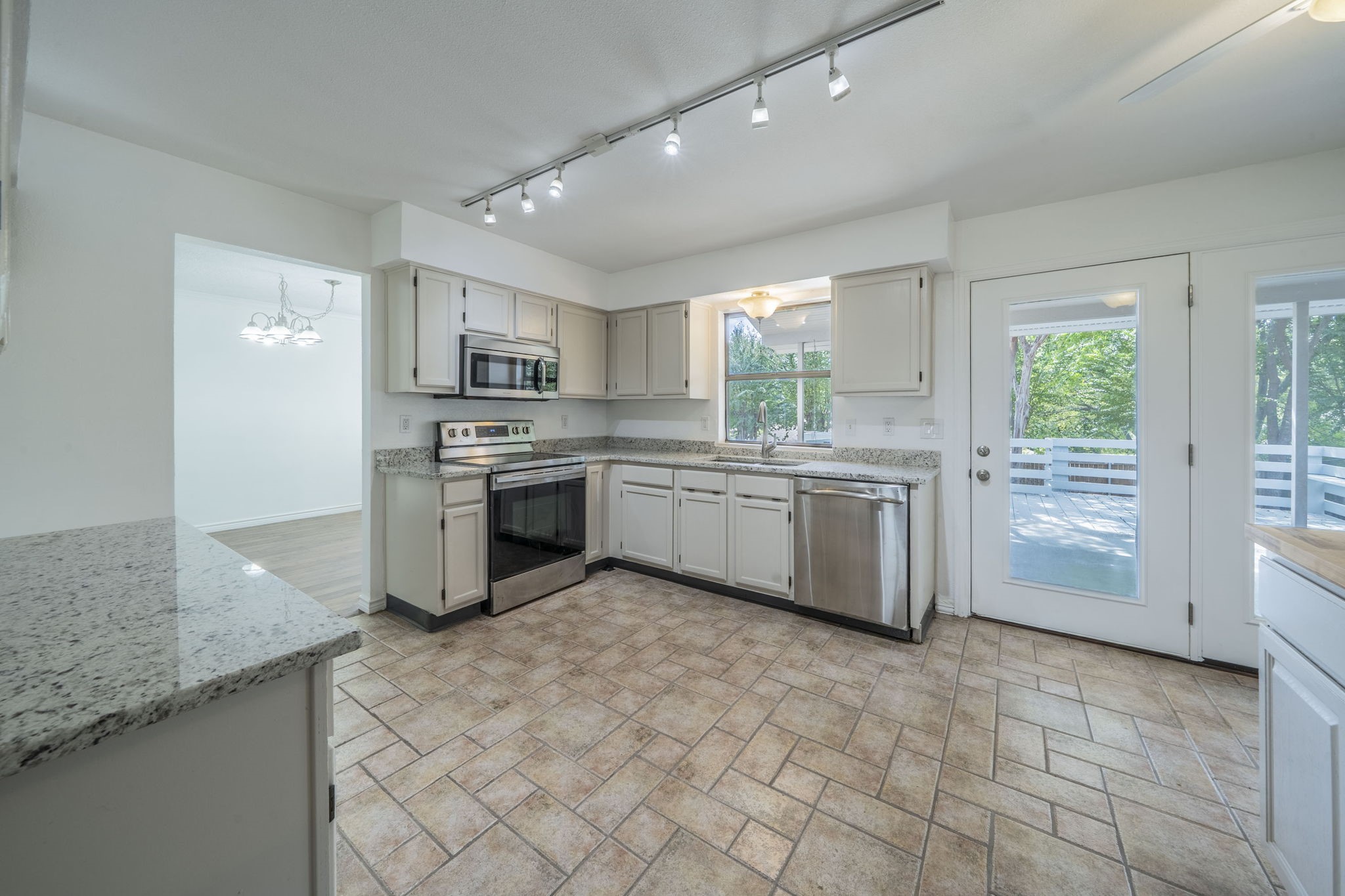 2321 Warwick Avenue Grand Prairie TX 75052
