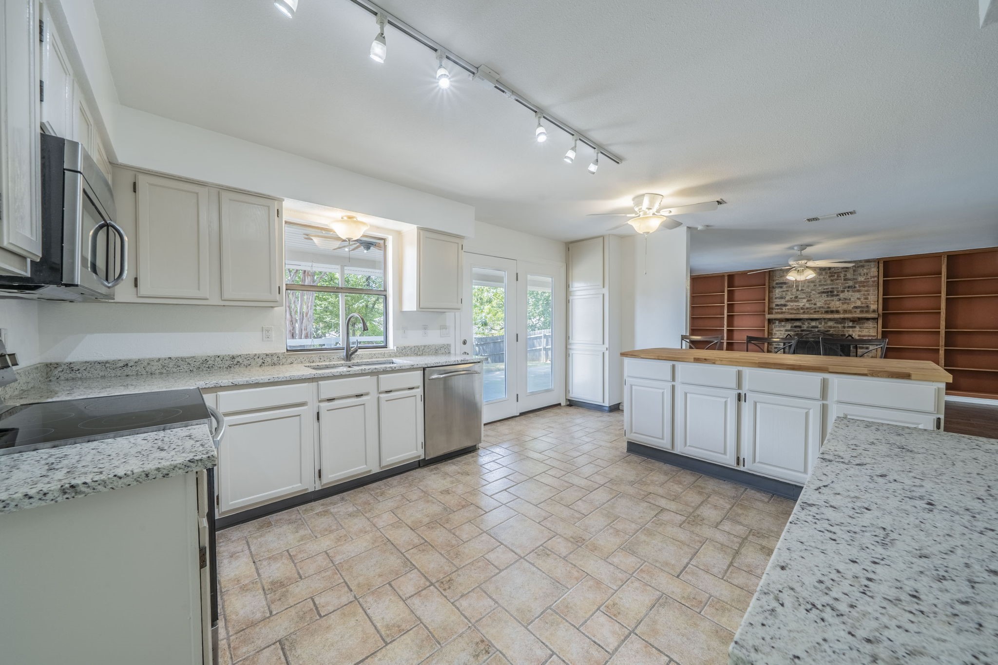 2321 Warwick Avenue Grand Prairie TX 75052