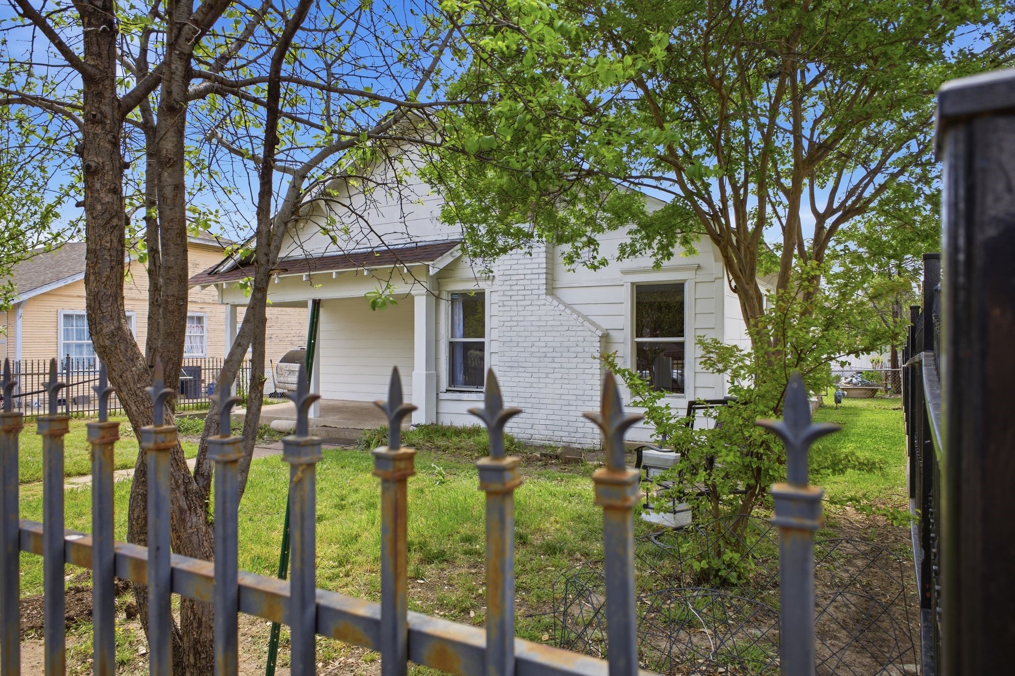 2634 Emmett Street Dallas TX 75211