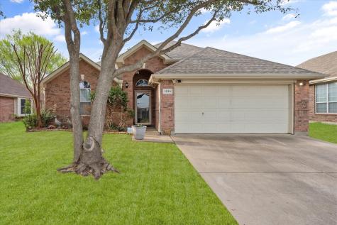 1239 Clearwater Drive Grand Prairie TX 75052