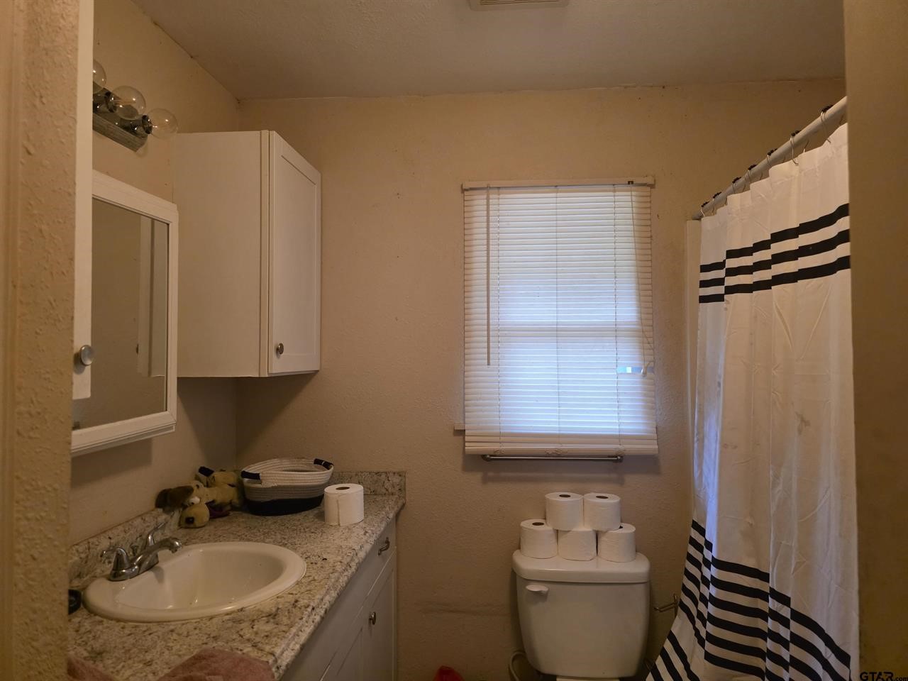 300 Walnut Naples TX 75568