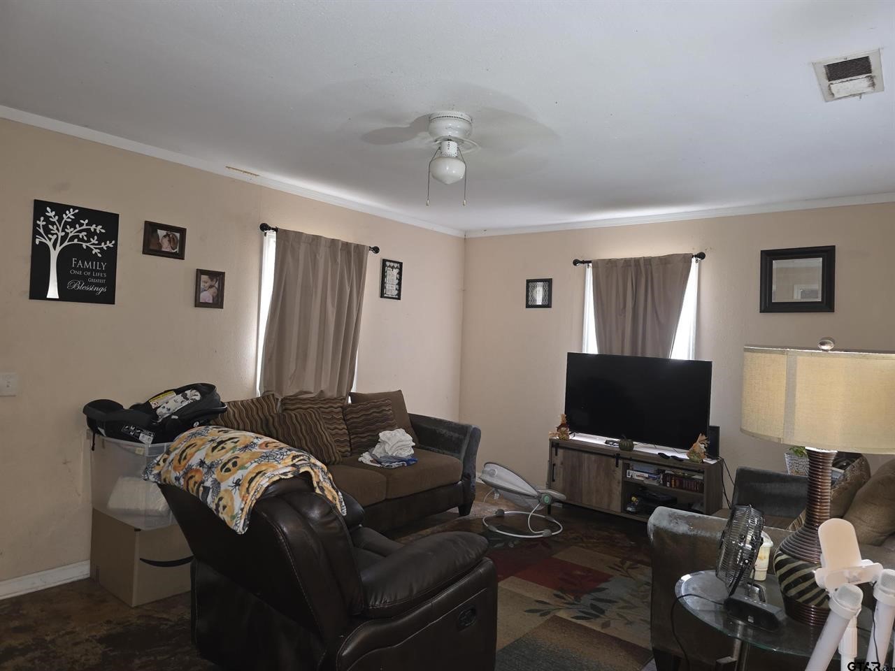 300 Walnut Naples TX 75568