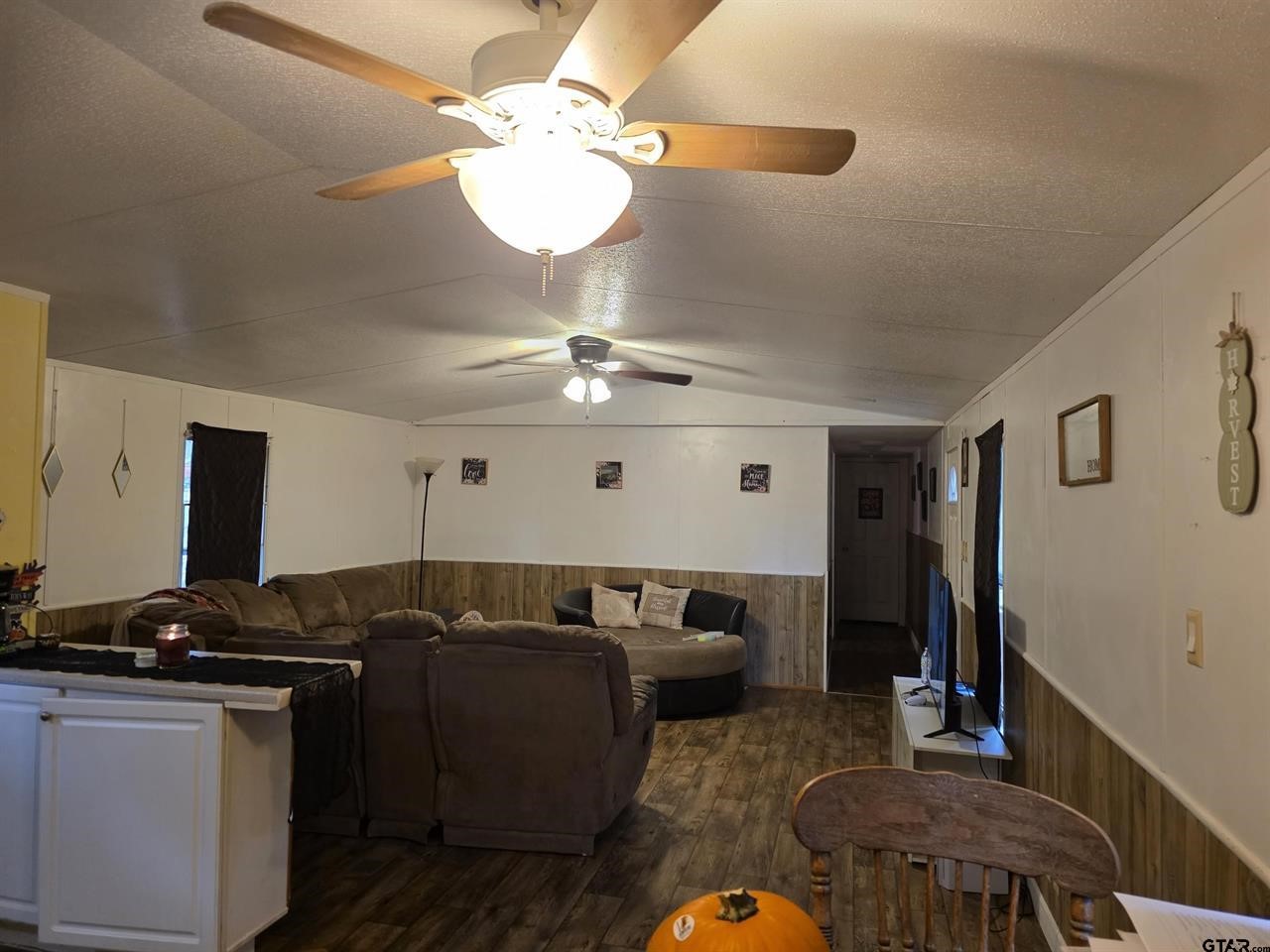 300 Walnut Naples TX 75568