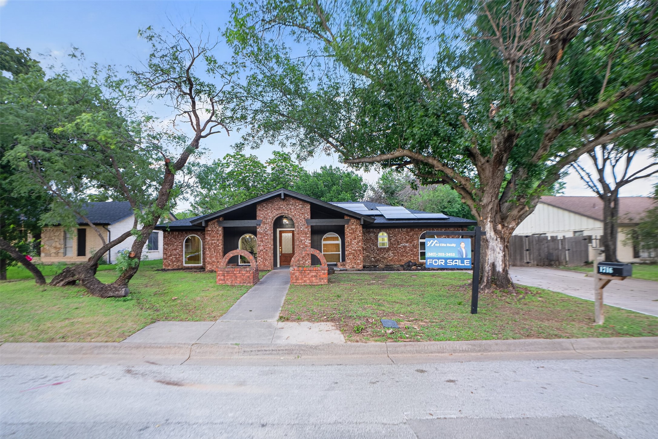 1716 Cynthia Lane Hurst TX 76054