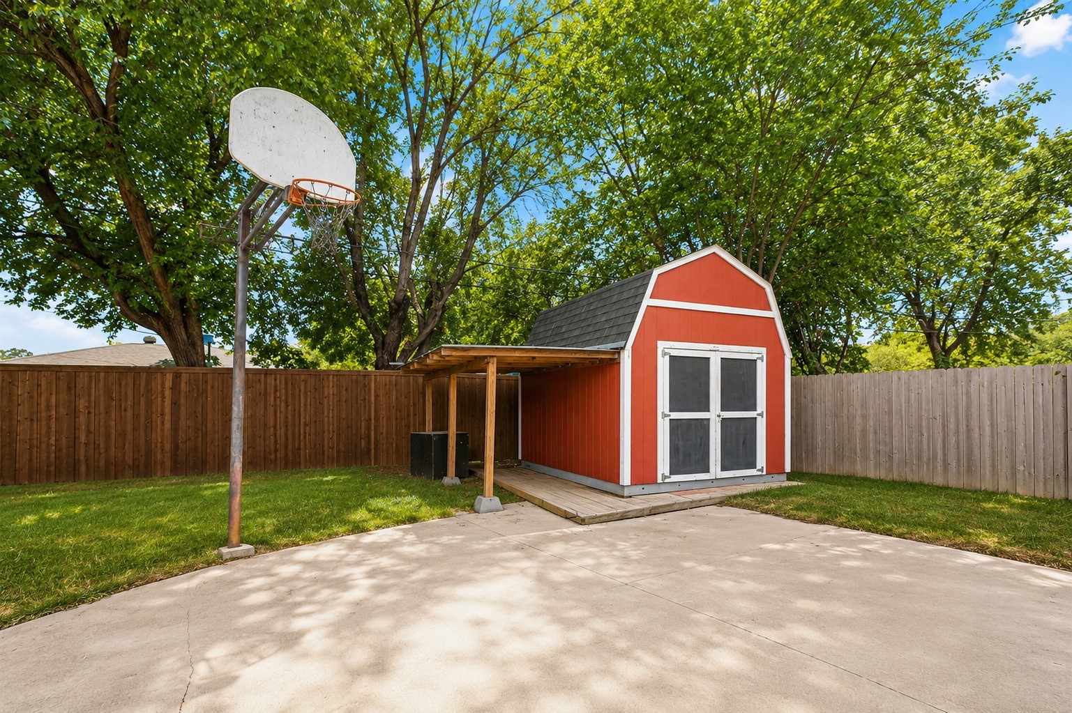 1716 Cynthia Lane Hurst TX 76054
