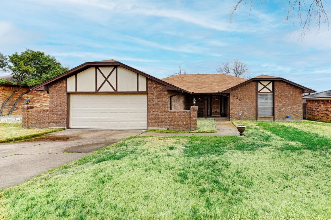 220 Overcrest Drive Benbrook TX 76126