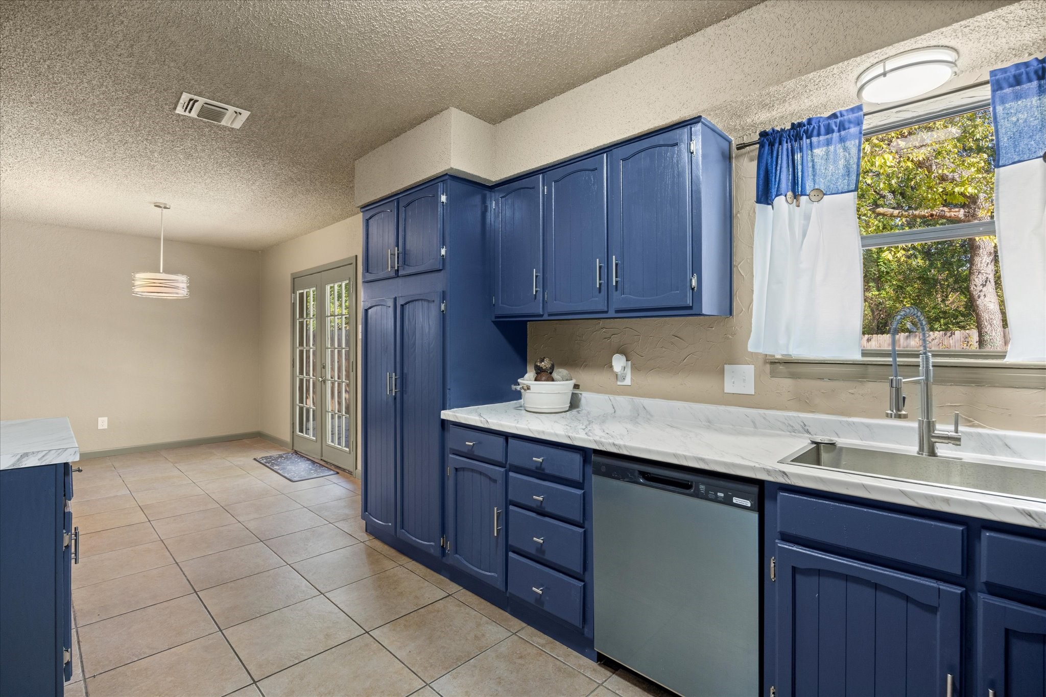 615 Whisperview Circle Granbury TX 76049