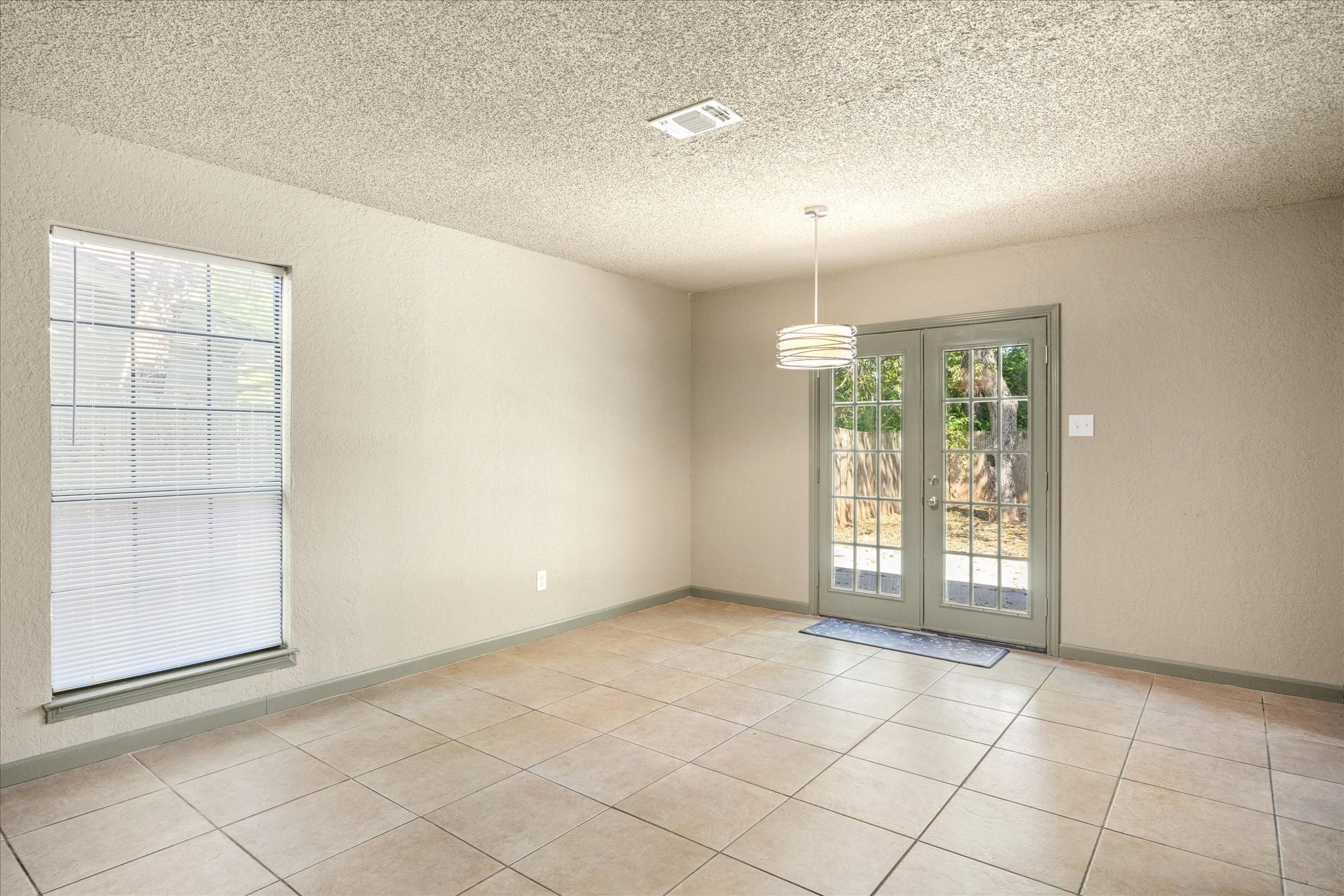 615 Whisperview Circle Granbury TX 76049