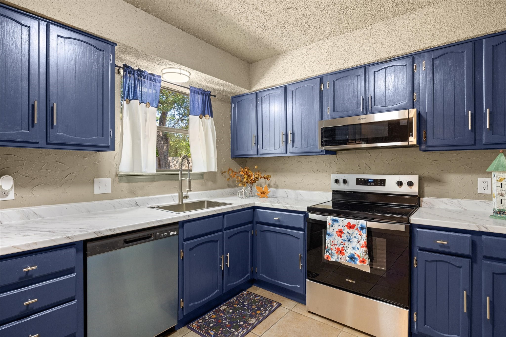 615 Whisperview Circle Granbury TX 76049