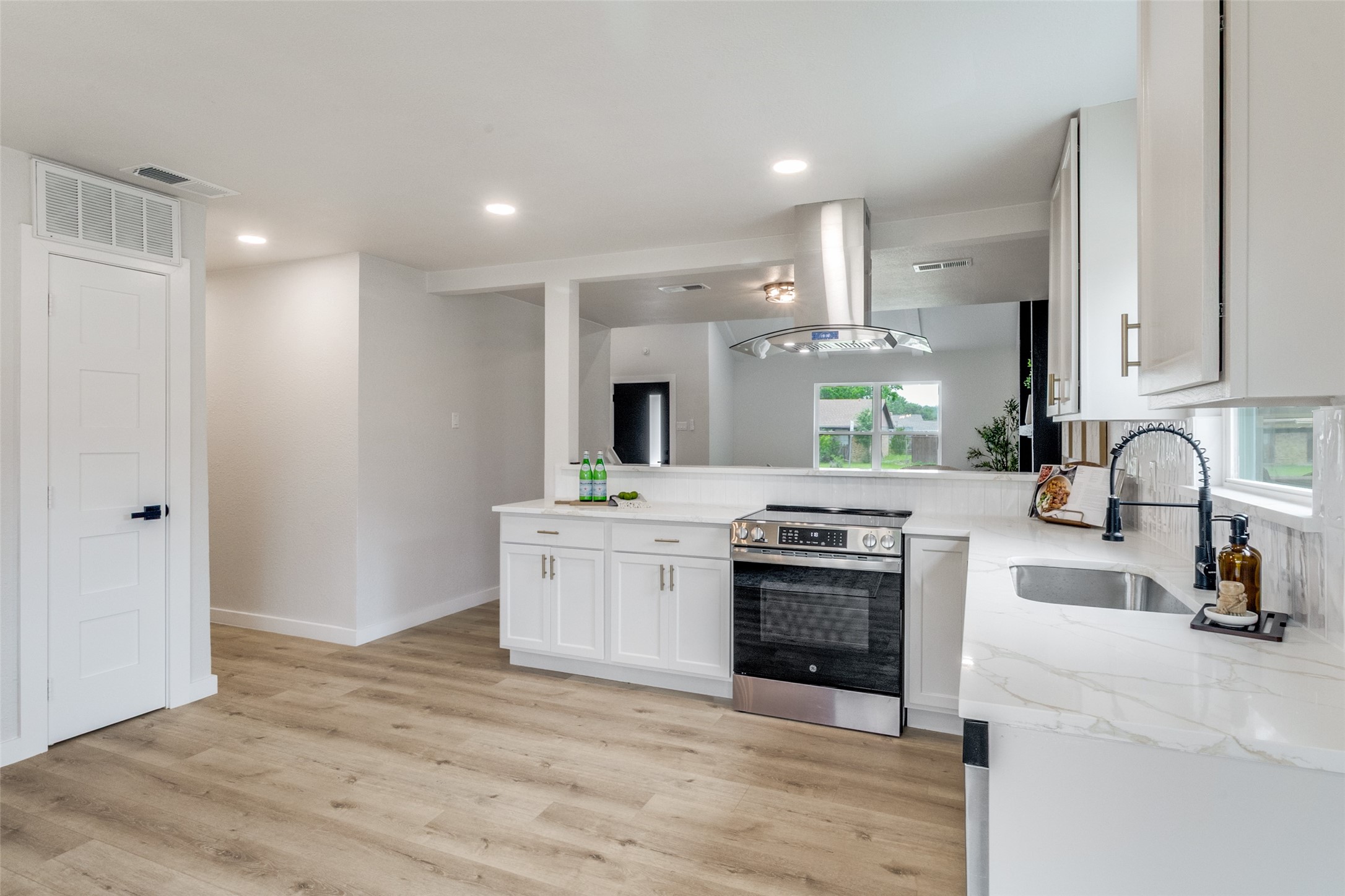 706 Via Del Rey Mesquite TX 75150