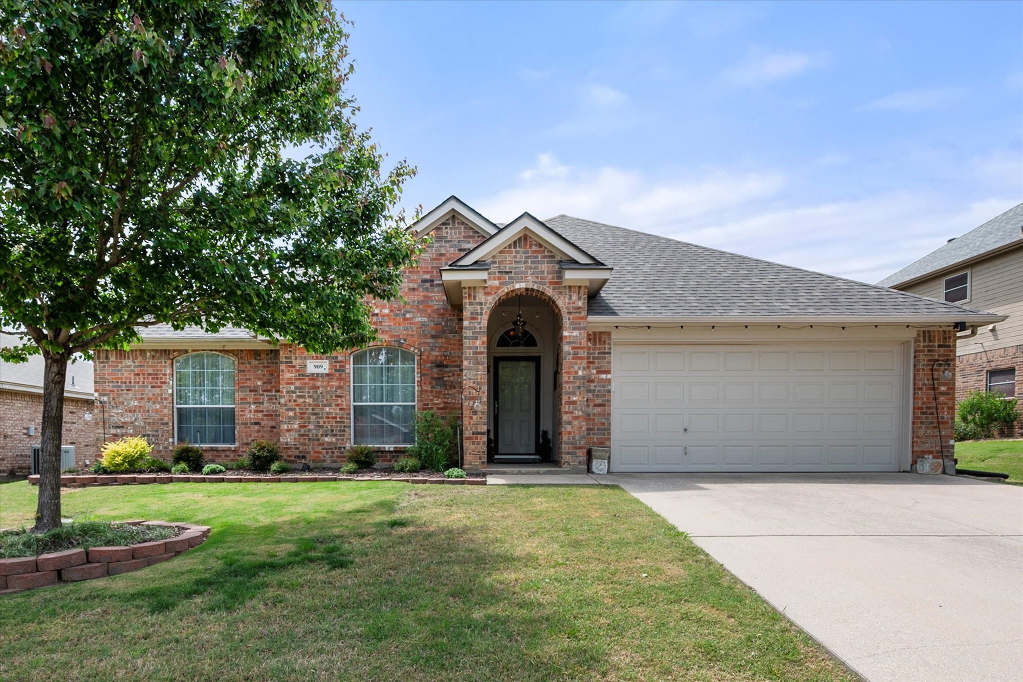909 Mesquite Drive Burleson TX 76028